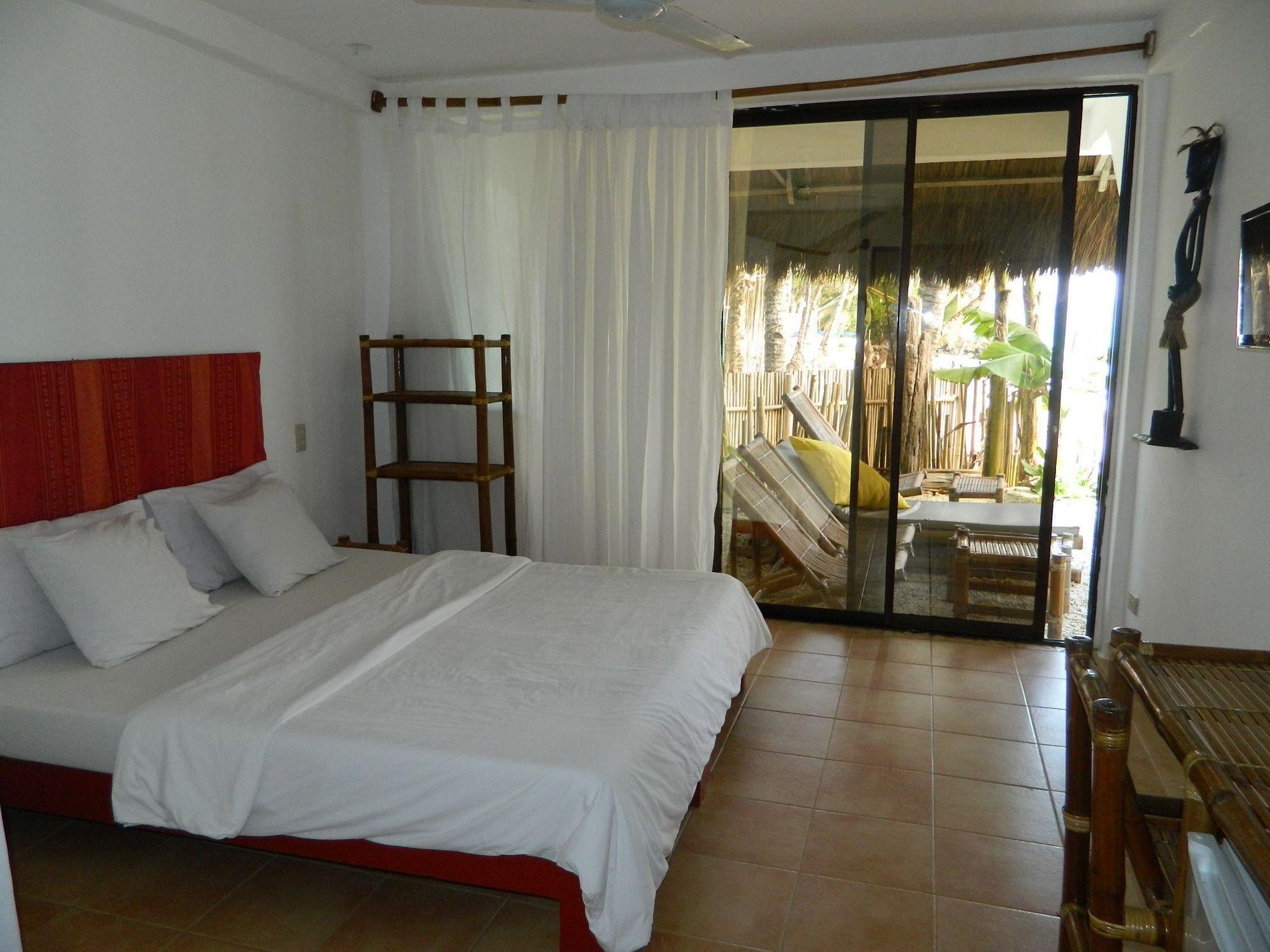 Artista Beach Villa Balabag  Экстерьер фото
