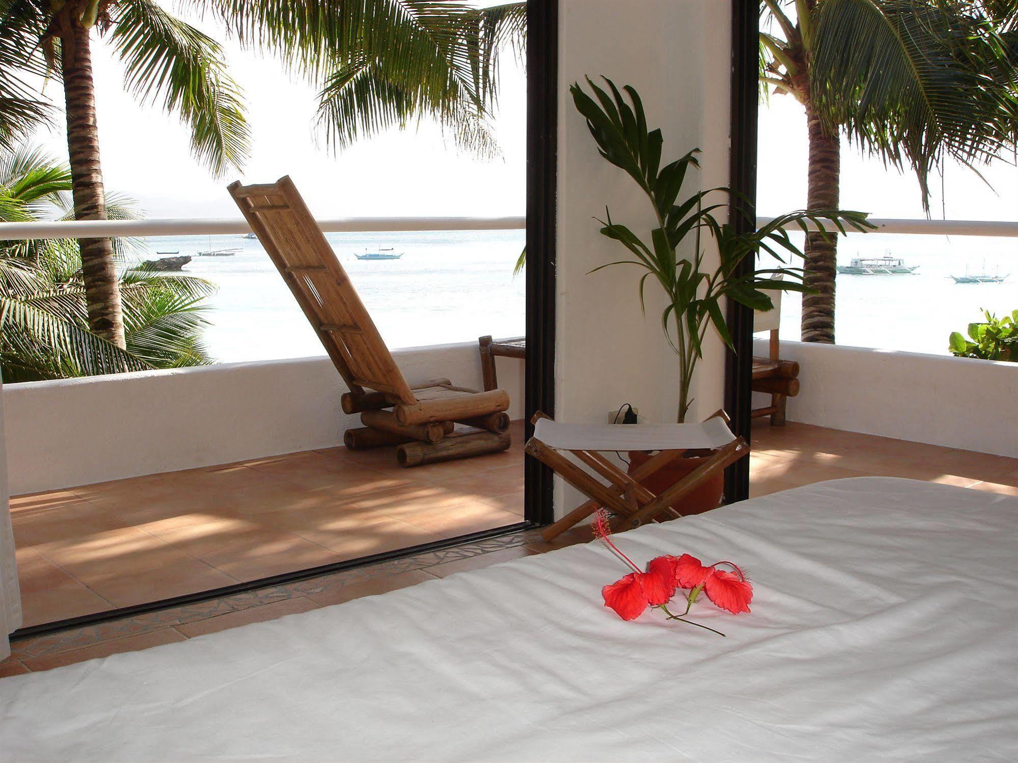 Artista Beach Villa Balabag  Экстерьер фото