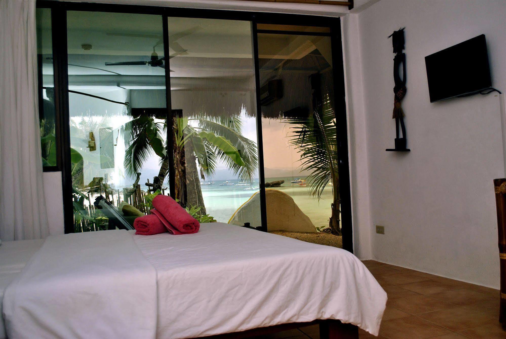 Artista Beach Villa Balabag  Экстерьер фото