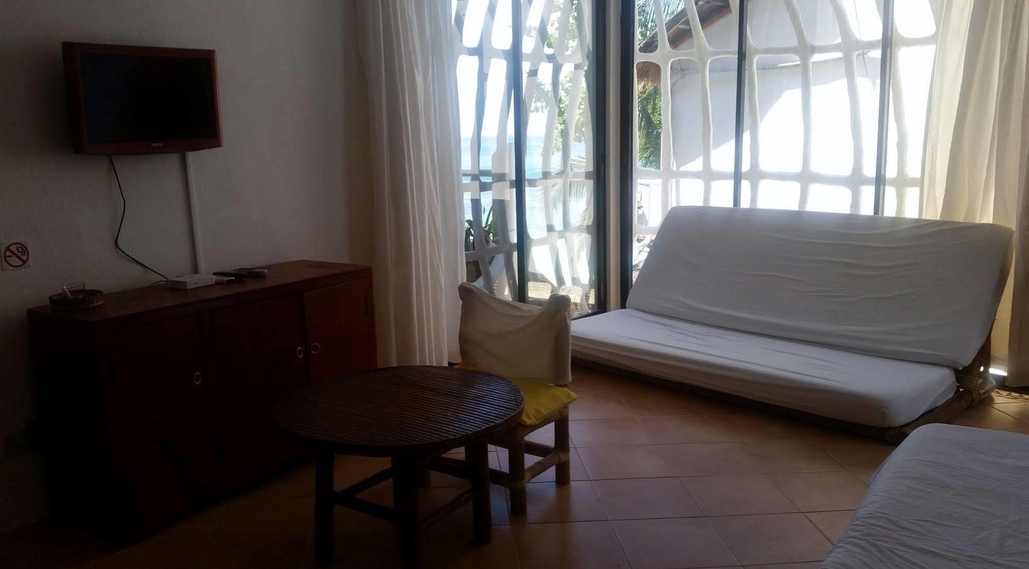 Artista Beach Villa Balabag  Экстерьер фото