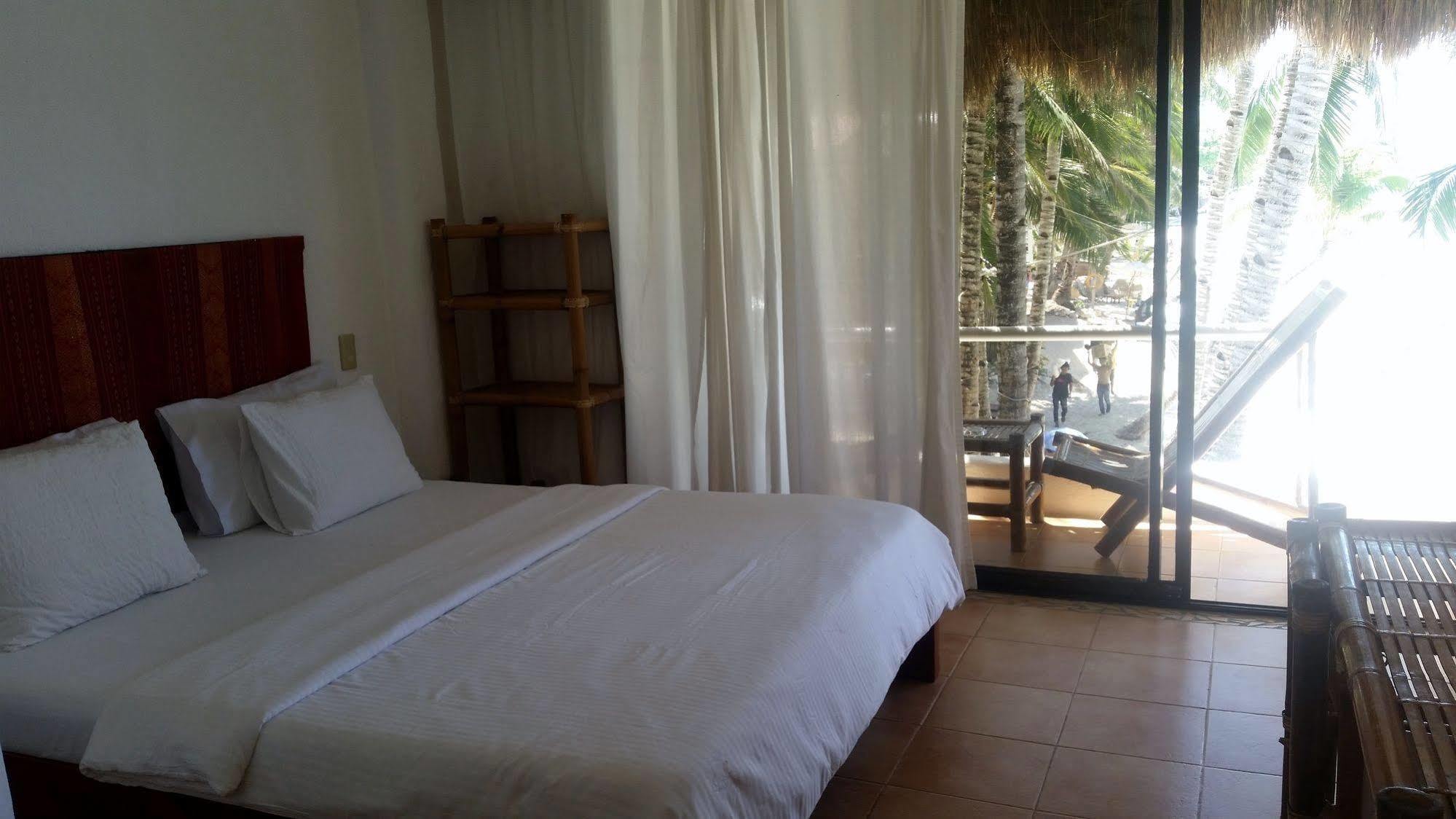 Artista Beach Villa Balabag  Экстерьер фото