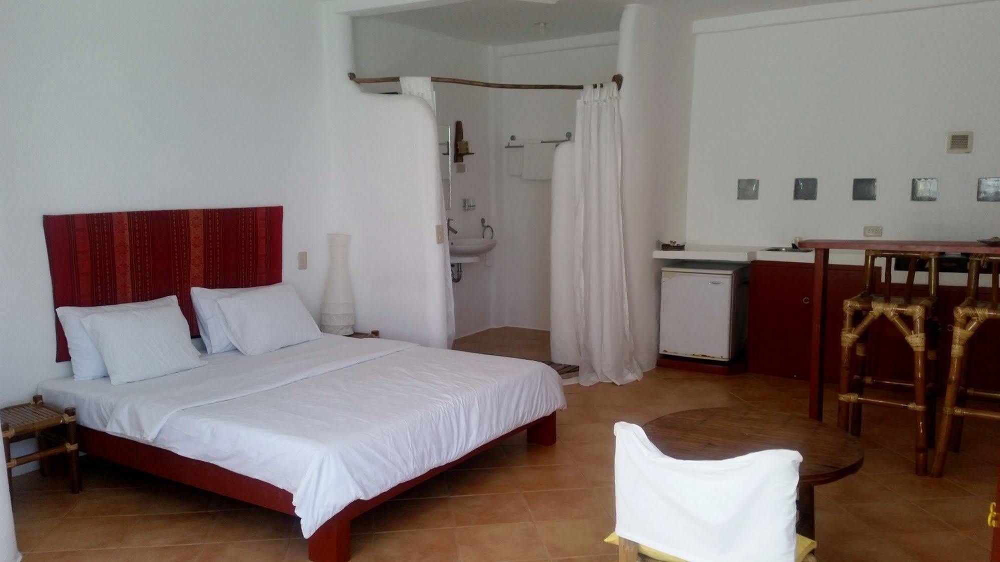 Artista Beach Villa Balabag  Экстерьер фото