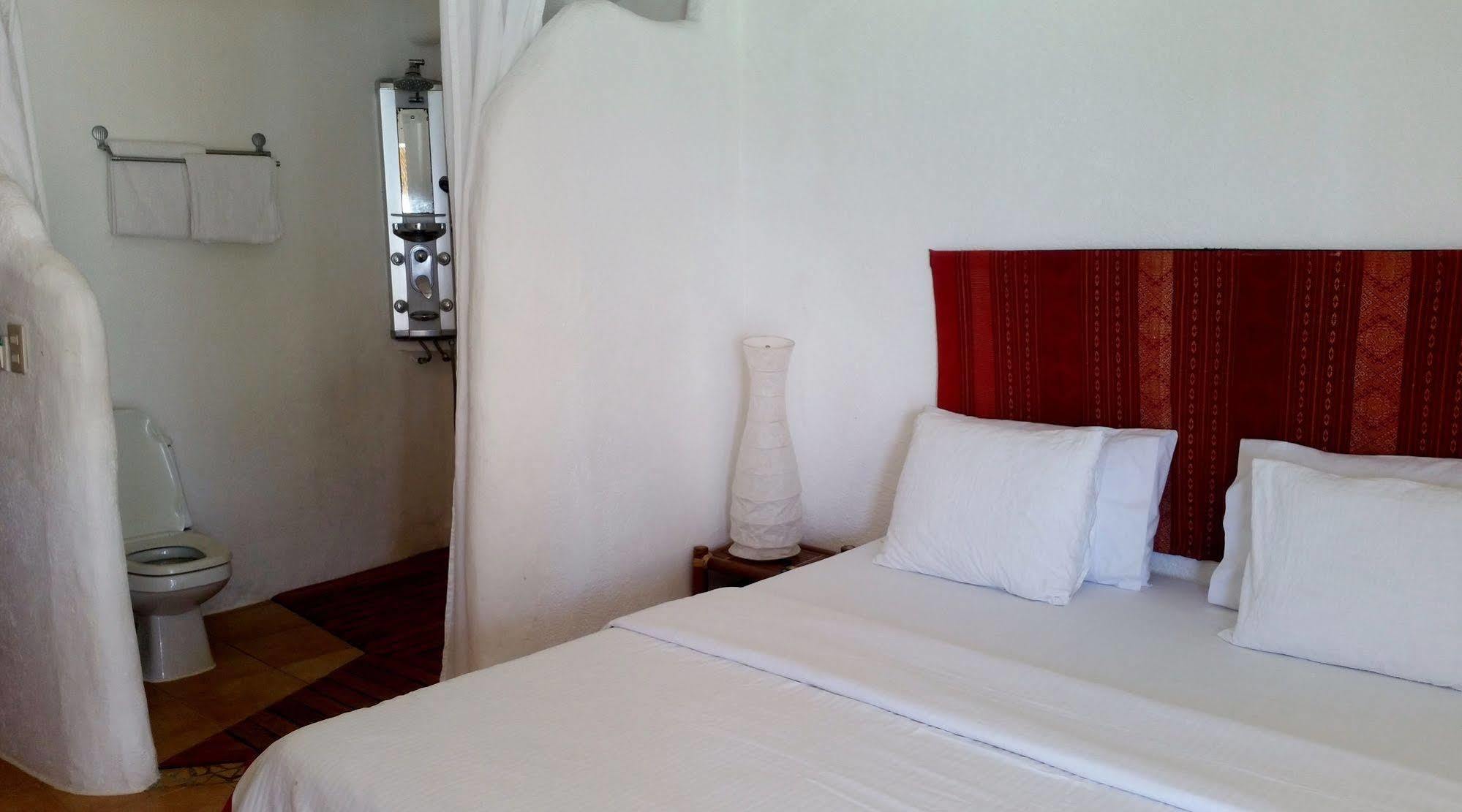 Artista Beach Villa Balabag  Экстерьер фото