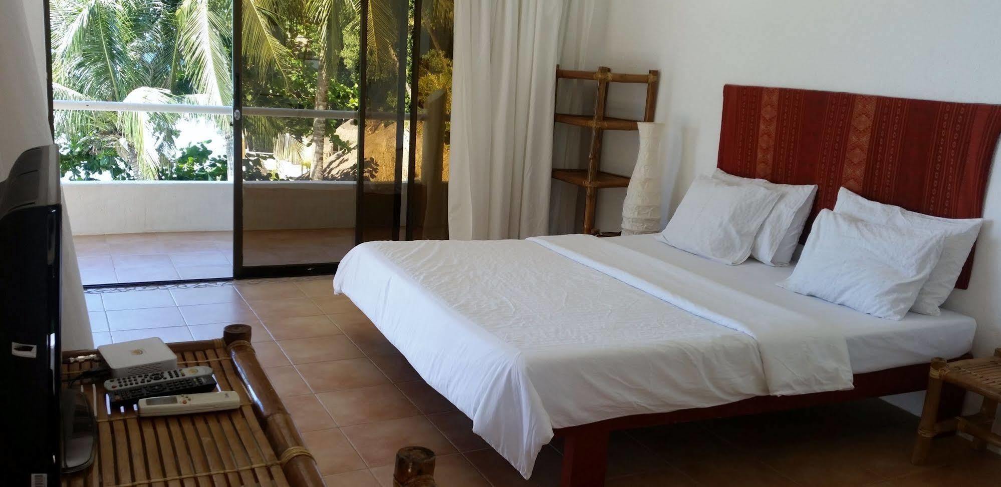 Artista Beach Villa Balabag  Экстерьер фото